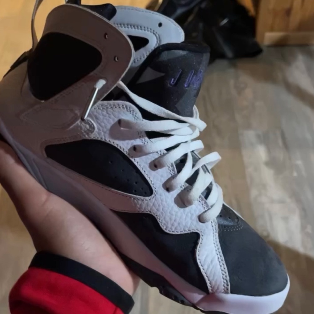 gray,purple and white jordan’s worn once